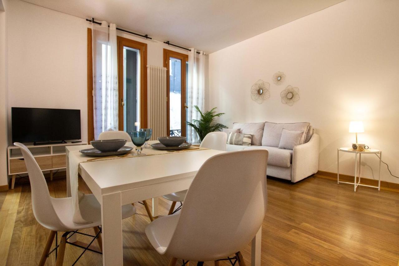 Dolfin Apartment * * * * * تريفيزو المظهر الخارجي الصورة